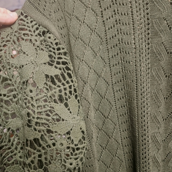 Jollycode knit sweater with lace puff sleeves. L - Picture 5 of 5